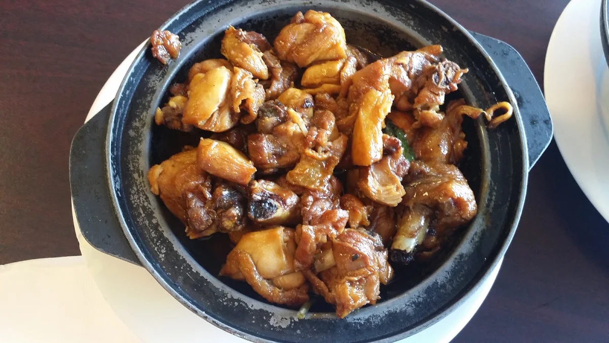 Sizzling Chicken Hot Pot 啫啫鸡煲